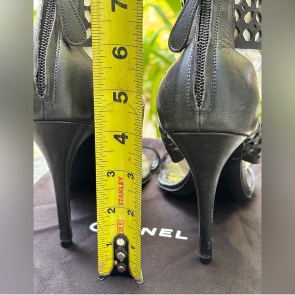 Alexander McQueen triple band laser cut leather sandal heels - Picture 6 of 7